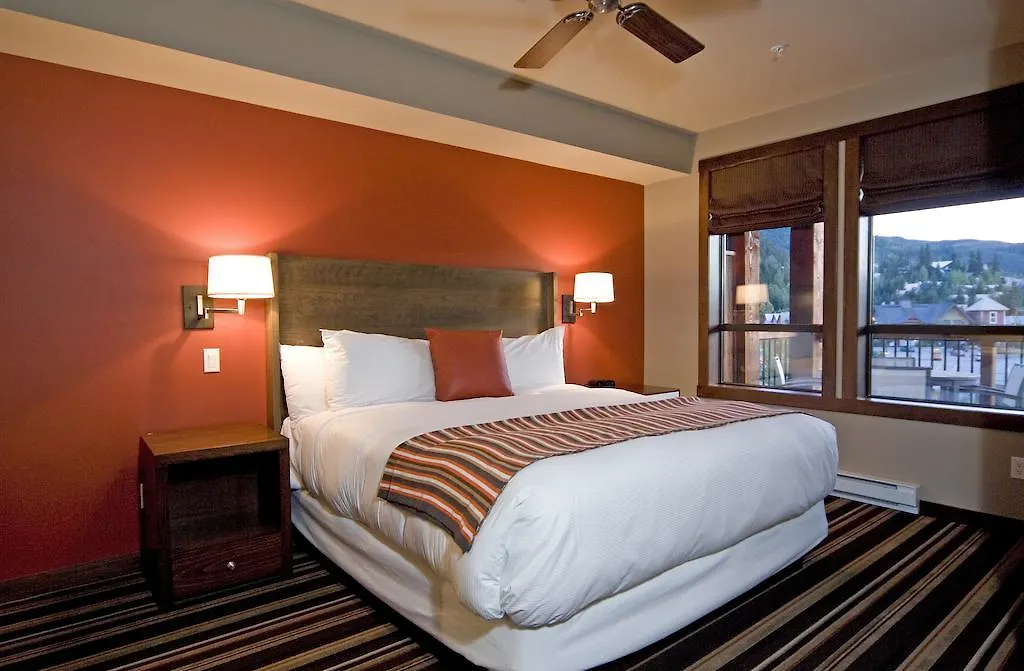 Lodging Ovations Hotel Whistler