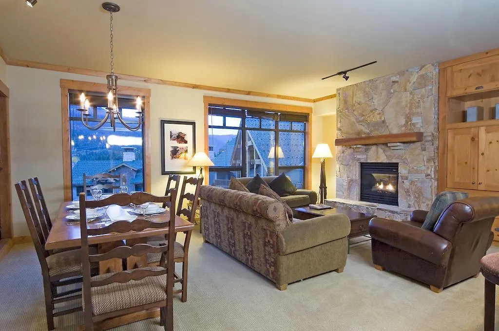 Lodging Ovations Hotel Whistler