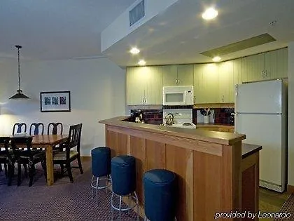 Lodging Ovations Hotel Whistler