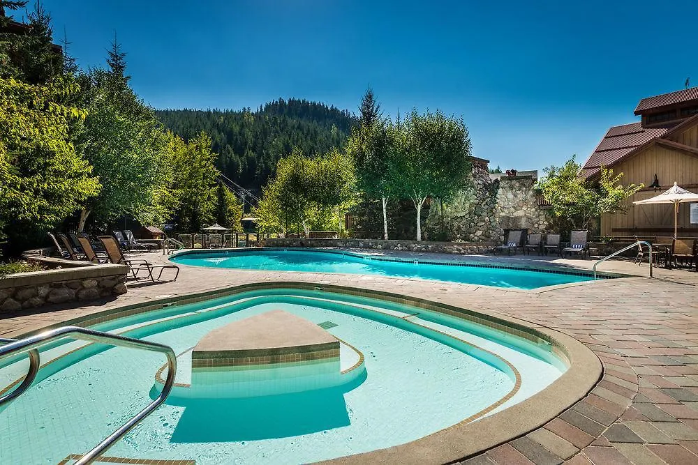 Lodging Ovations Hotel Whistler