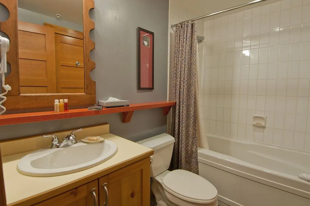 Lodging Ovations Hotel Whistler